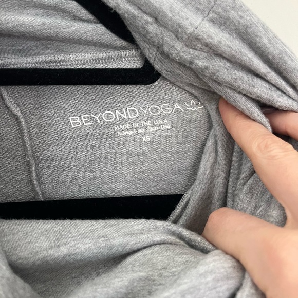 Beyond Yoga Cowl Neck Long-Sleeve Top in Gray SZ XS - Picture 2 of 4